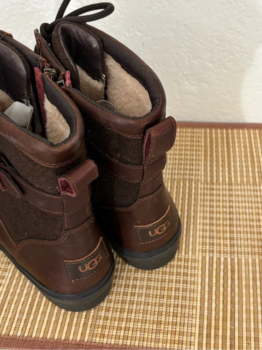 UGG Woman 1005264 Waterproof Lace Up Bootie Size: 9